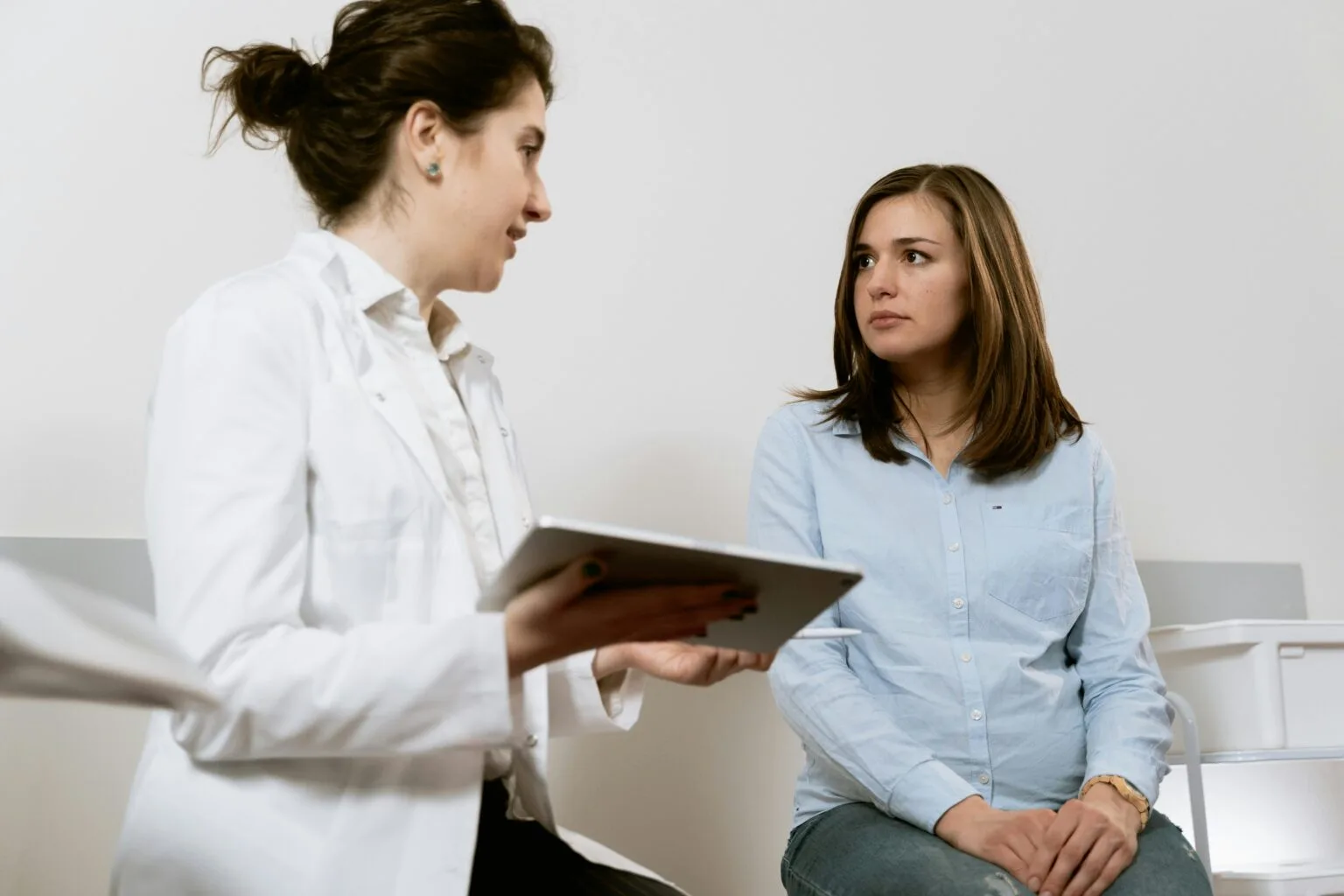 Obstetrician and Gynecologist in Dubai Giving pre-pregnancy counselling